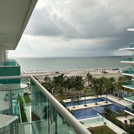 Cómodo Con Vista Al Mar Y A Piscinas *