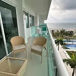 Apartamento con salida y vista a la playa